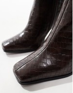 Acquilla heeled knee boots with square toe in brown croc