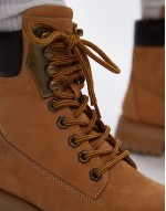 Qui-nn lace up ankle boots in mustard waxy nubuck