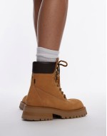 Qui-nn lace up ankle boots in mustard waxy nubuck