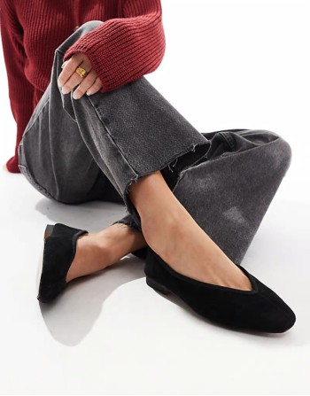 Leni ballet in black