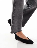 Leni ballet in black