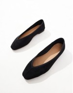 Leni ballet in black