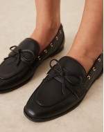 Nico boat loafers with bow in black