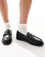 flat loafers in black
